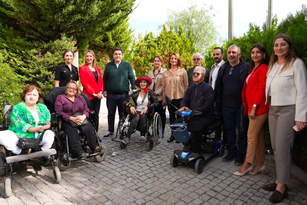 Çeşme Belediyesi Alaçatı Ek Hizmet Binası Kırmızı Bayrak Ödülü aldı