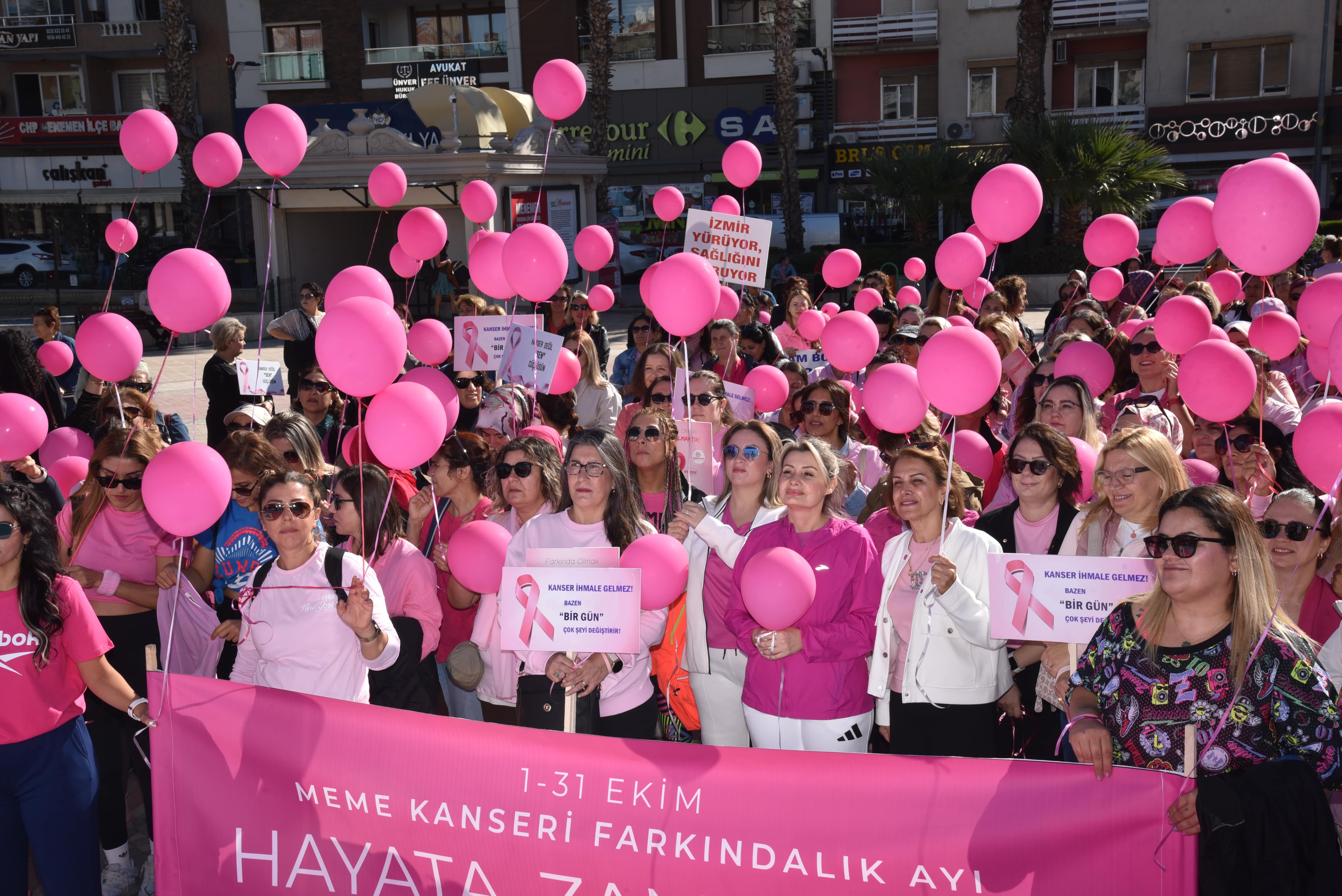 Menemenli kadınlar kansere karşı farkındalık için yürüdü