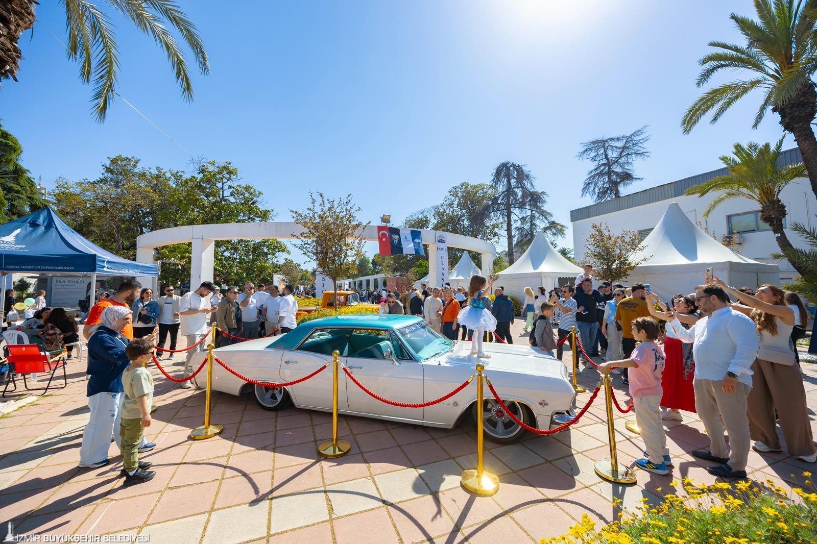 Klasik Otomobil Sergisi ziyaretçilerini zaman yolculuğuna çıkardı