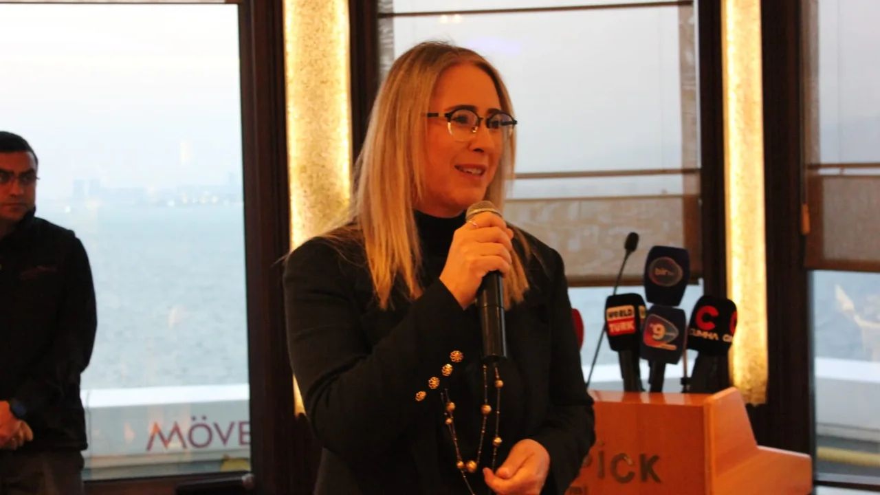 İZMİR’İN ATIK KRİZİ SİYASETİN GÜNDEMİNDE: “YÖNETİM ZAAFİYETİ” ELEŞTİRİSİ