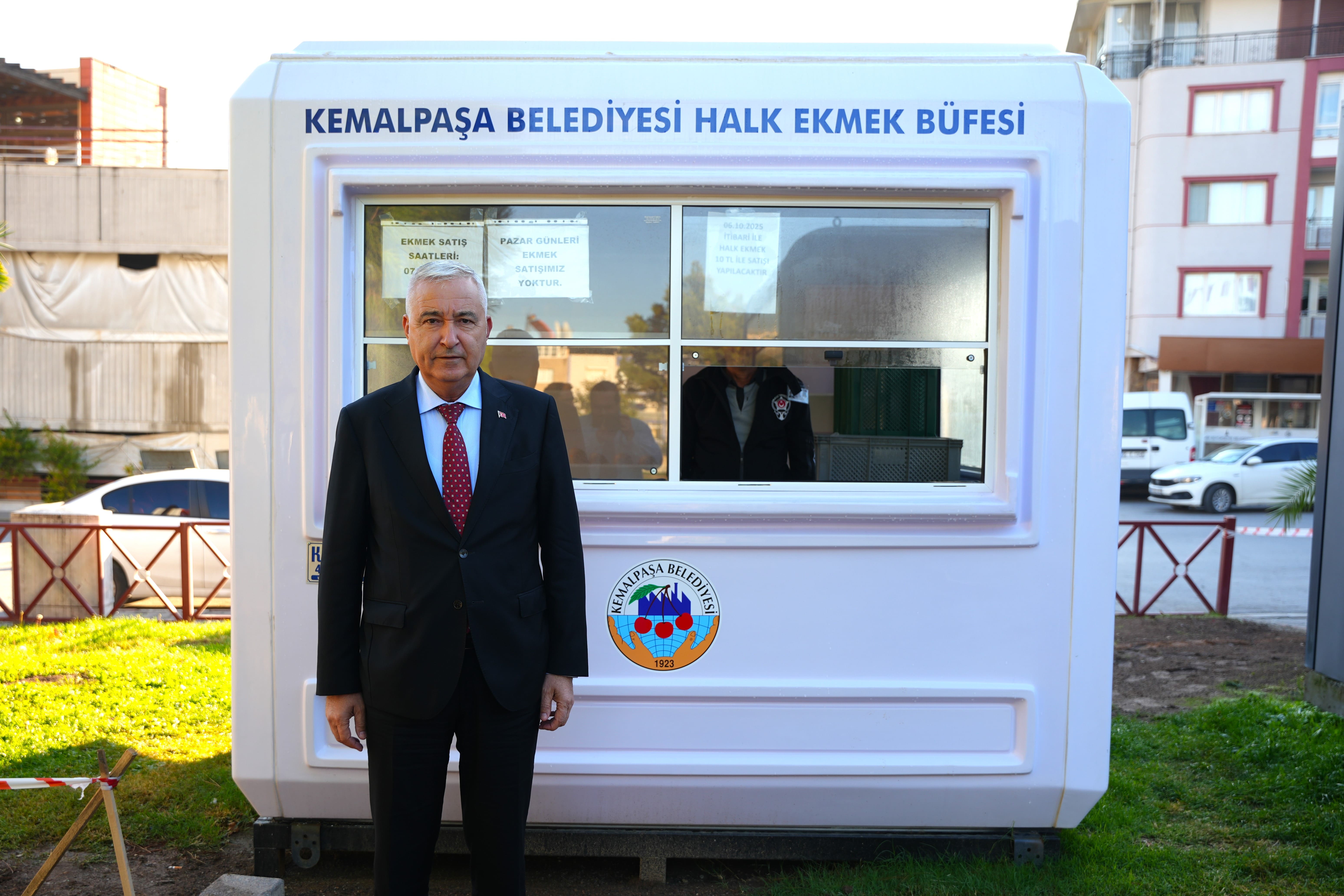 KEMALPAŞA’DA HALK EKMEK’E YOĞUN İLGİ